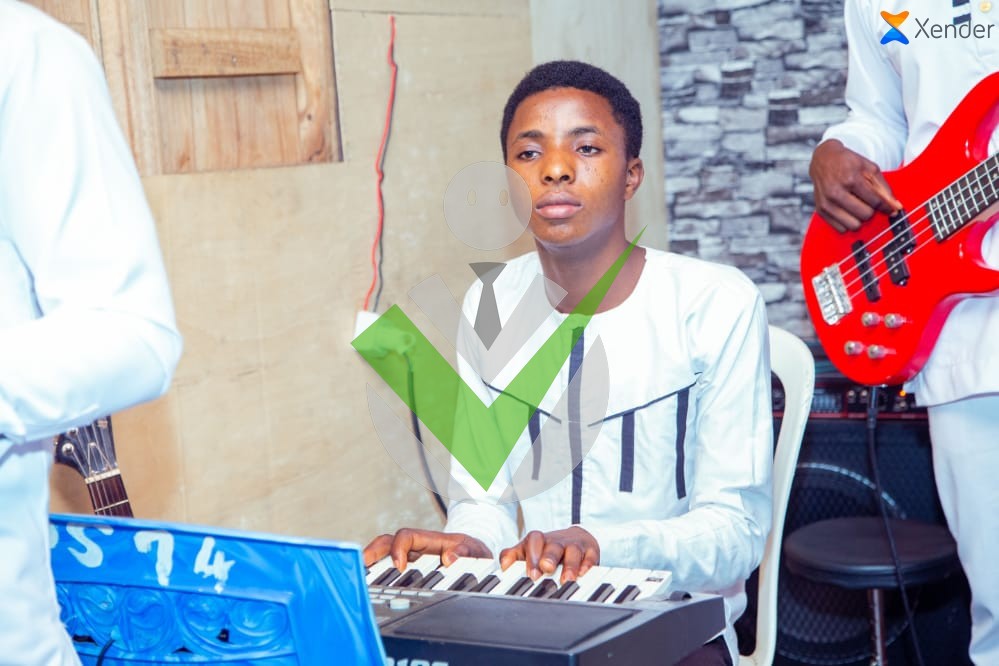 Magic Fingers (Pianist)